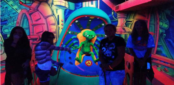 alien vacation mini golf